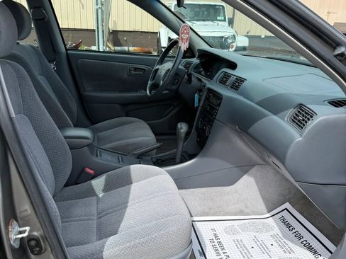 Used 2000 Toyota Camry LE FWD image 15