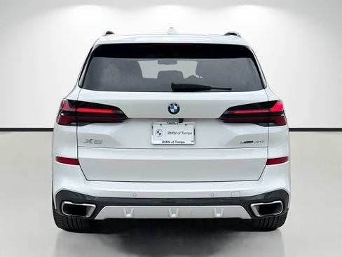 Used 2024 BMW X5 xDrive40i w/ M Sport Package AWD/4WD image 4
