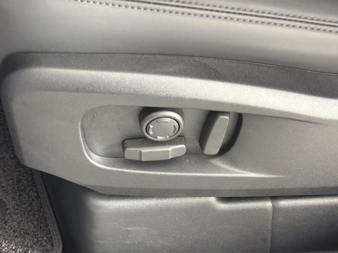 New 2026 Land Rover Defender 110 X-Dynamic SE image 23