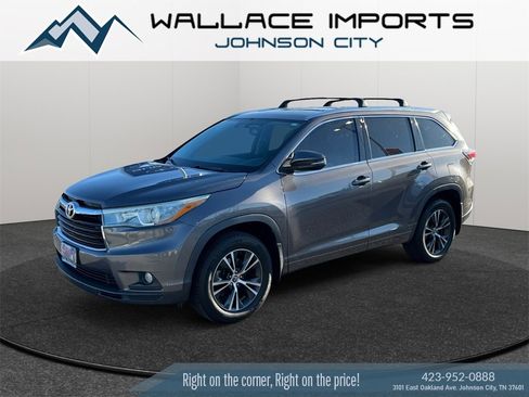 Used 2016 Toyota Highlander XLE image 2