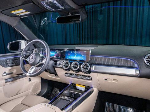 Certified 2025 Mercedes-Benz GLB 250 image 4