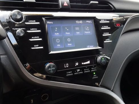 Used 2019 Toyota Camry SE FWD image 16