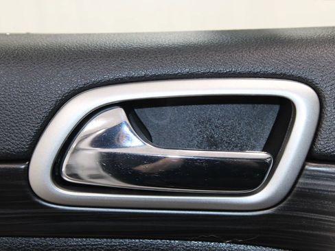 Used 2022 Jeep Grand Cherokee Laredo X image 36