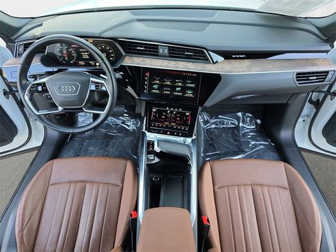 Used 2019 Audi e-tron Premium Plus image 10