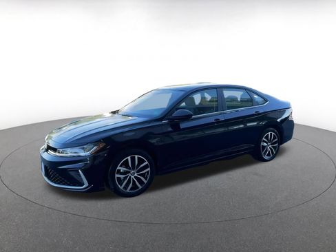 Used 2025 Volkswagen Jetta SE image 4