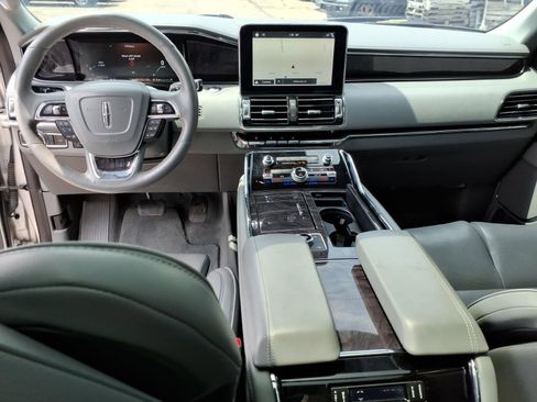 Used 2018 Lincoln Navigator Reserve w/ Technology Package AWD/4WD image 14