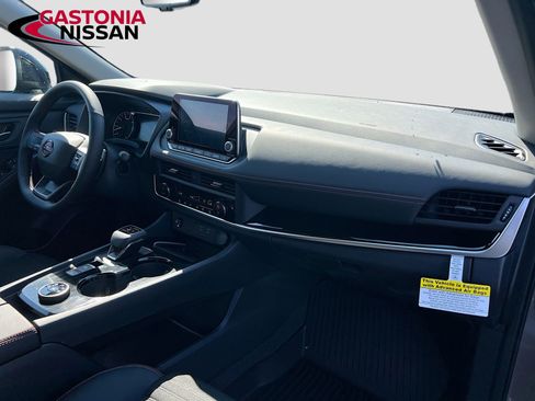 Used 2026 Nissan Rogue SV AWD/4WD image 38