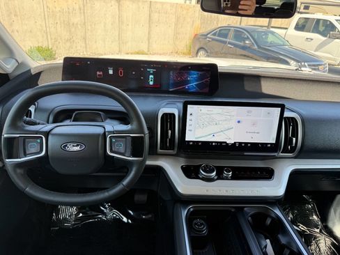 Used 2025 Ford Expedition Active AWD/4WD image 35