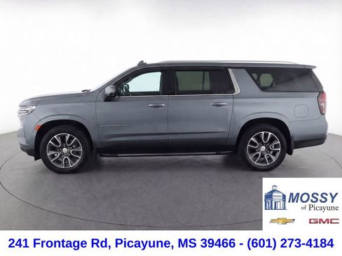 Used 2021 Chevrolet Suburban LT w/ LT Signature Package image 8
