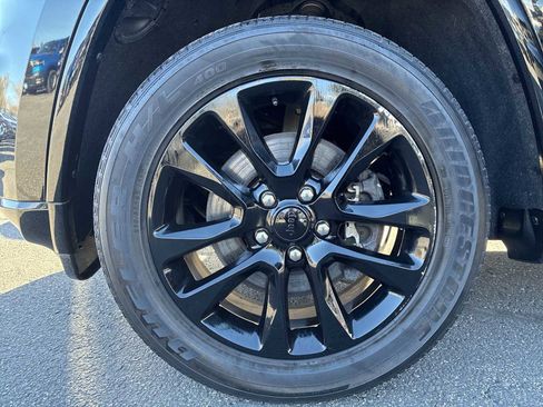 Certified 2021 Jeep Grand Cherokee Laredo X AWD/4WD image 17
