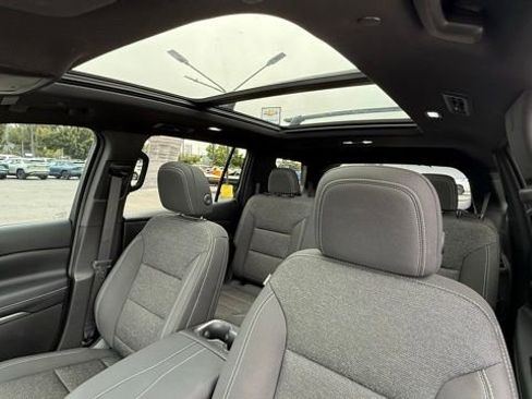 Used 2025 Chevrolet Traverse LT w/ Sun and Wheel Package image 21