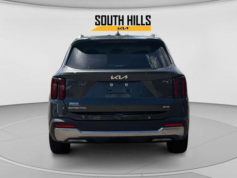 Certified 2025 Kia Sorento EX AWD/4WD image 4