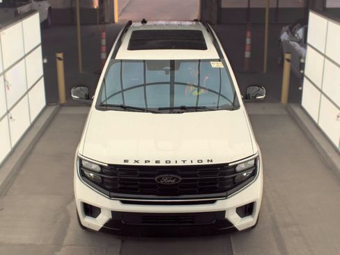 Used 2025 Ford Expedition Platinum w/ Stealth Appearance Package AWD/4WD image 3