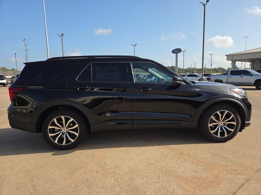 New 2027 Ford Explorer ST-Line RWD image 4