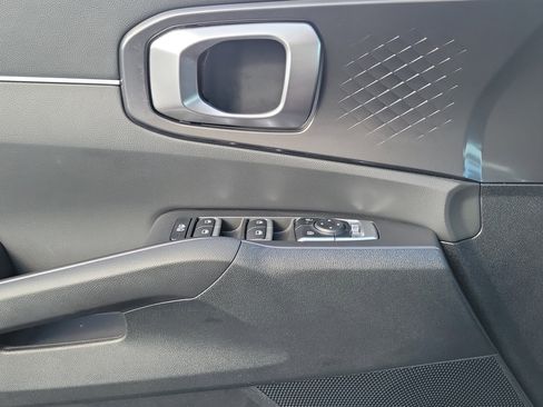 Used 2024 Kia Sorento LX image 18