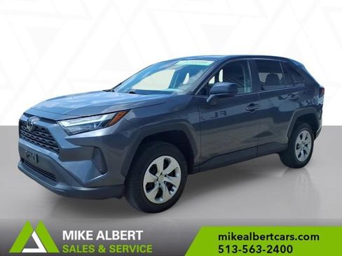 Used 2023 Toyota RAV4 LE AWD/4WD image 3