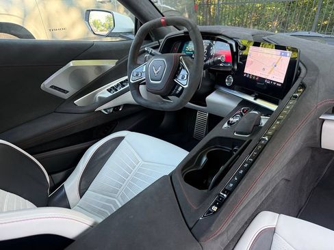 Used 2023 Chevrolet Corvette Stingray Premium Conv w/ Z51 Performance Package RWD image 36