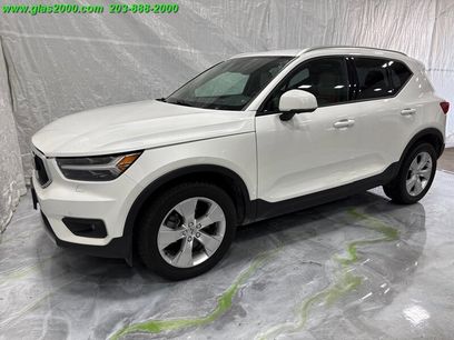 Used 2022 Volvo XC40 T5 Momentum