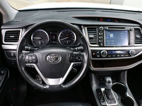 Used 2017 Toyota Highlander Limited FWD image 25