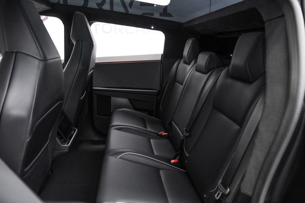 Used 2024 Tesla Cybertruck AWD Crew Cab image 36