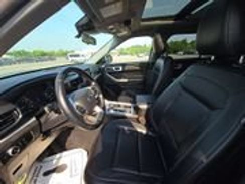 Used 2022 Ford Explorer XLT w/ Equipment Group 202A AWD/4WD image 7
