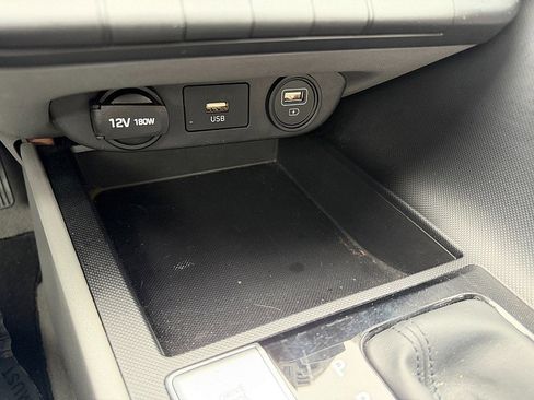 Used 2022 Hyundai Elantra SE image 25