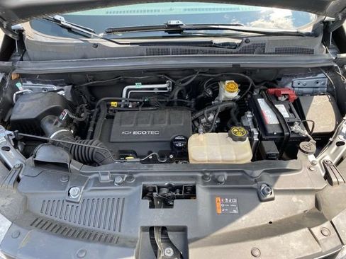 Used 2020 Chevrolet Trax LT FWD image 16