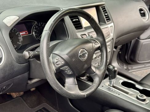 Used 2017 Nissan Pathfinder SL w/ SL Premium Package AWD/4WD image 11