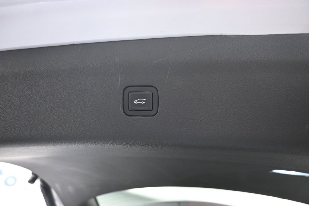 Used 2023 Buick Enclave Avenir w/ Avenir Technology Package AWD/4WD image 14