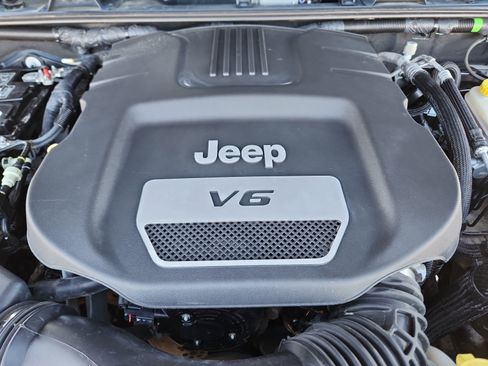Used 2017 Jeep Wrangler Sahara w/ Connectivity Group image 23