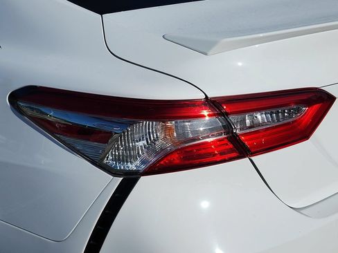 Used 2020 Toyota Camry SE w/ Convenience Package FWD image 15