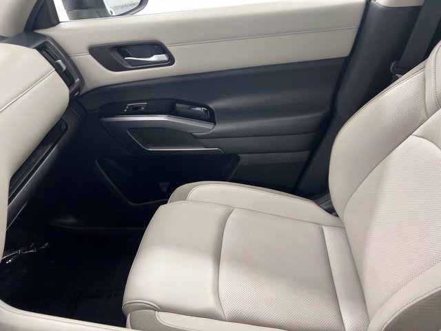 Used 2026 Nissan Pathfinder SL AWD/4WD image 16
