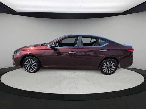 Used 2024 Nissan Altima 2.5 SV AWD/4WD image 5