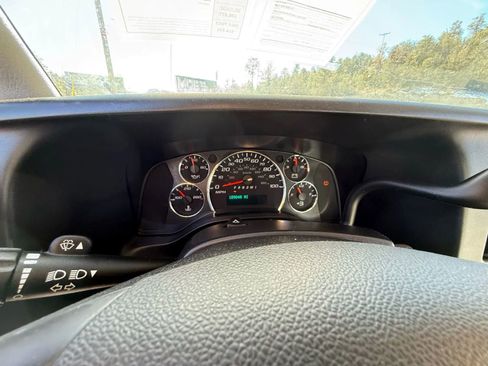 Used 2014 Chevrolet Express 2500 image 19