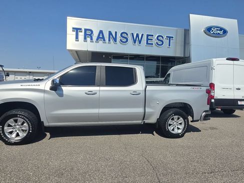 Used 2021 Chevrolet Silverado 1500 LT w/ Convenience Package II AWD/4WD image 2