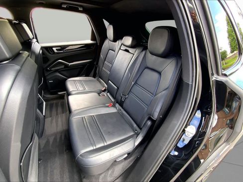 Used 2021 Porsche Cayenne AWD/4WD image 19