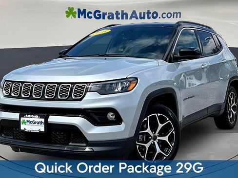 Used 2025 Jeep Compass Limited AWD/4WD image 3