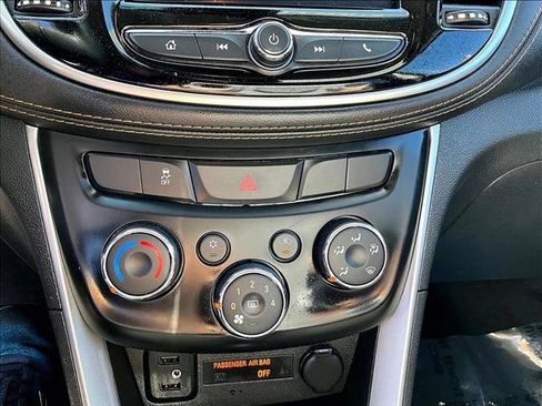 Used 2022 Chevrolet Trax LT w/ LT Convenience Package image 20