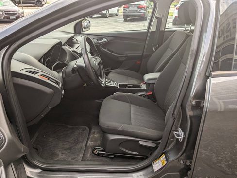 Used 2017 Ford Focus SE w/ Cold Weather Package FWD image 10