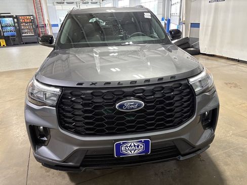 New 2026 Ford Explorer ST-Line image 3