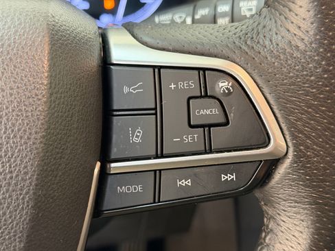 Used 2021 Toyota Sienna Limited image 29