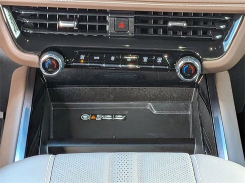 Used 2025 Chevrolet Tahoe High Country image 21