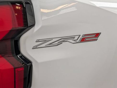 Certified 2024 Chevrolet Colorado ZR2 w/ Safety Package AWD/4WD image 7