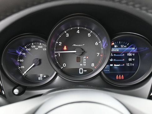 Certified 2026 Porsche Macan AWD/4WD image 19