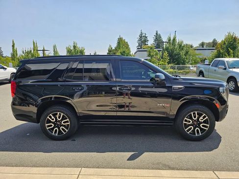 Used 2024 GMC Yukon AT4 w/ AT4 Premium Package AWD/4WD image 6