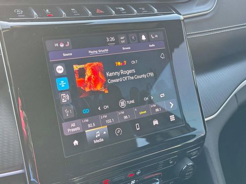 Used 2023 Jeep Grand Cherokee L Laredo image 31