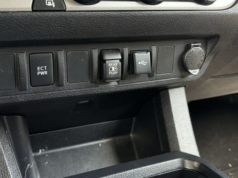 Used 2022 Toyota Tacoma SR5 image 21