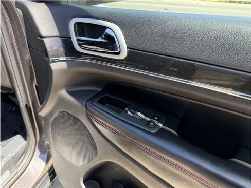 Used 2020 Jeep Grand Cherokee Trailhawk w/ Interior Metal Package AWD/4WD image 33