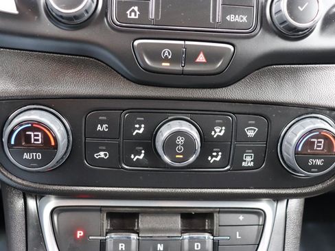 Used 2024 GMC Terrain SLT image 35