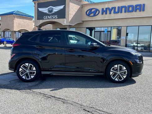 Used 2023 Hyundai Kona SE image 7
